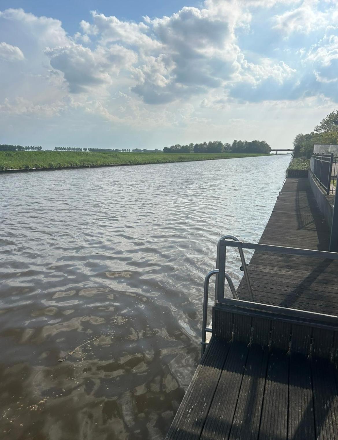 B&B Noordoostpolder เอมเมอลอร์ด ภายนอก รูปภาพ